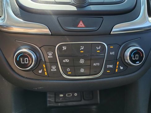 Used 2021 Chevrolet Equinox LT FWD image 17