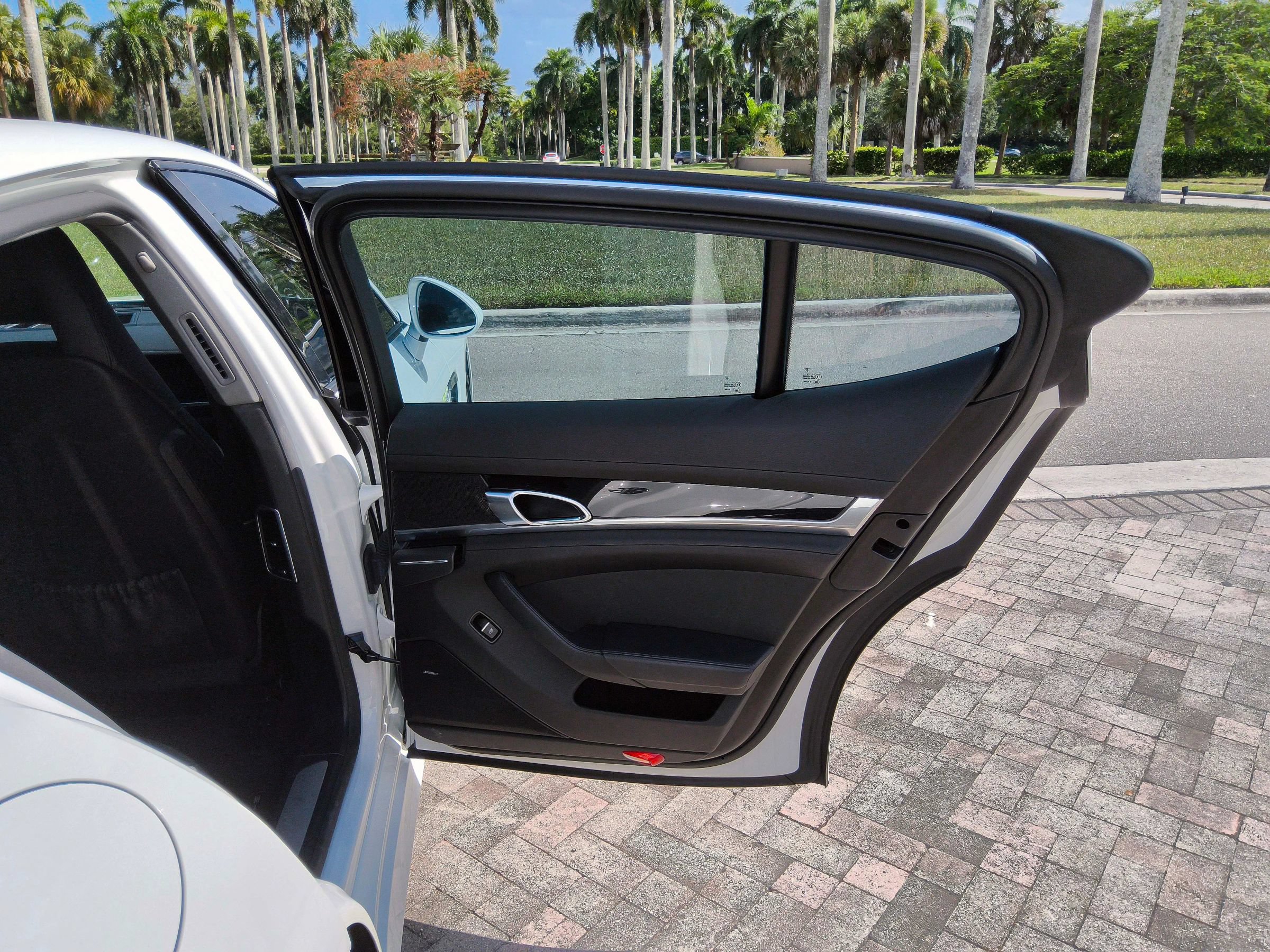 Used 2016 Porsche Panamera S RWD image 35