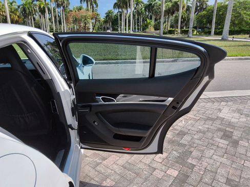 Used 2016 Porsche Panamera S RWD image 35
