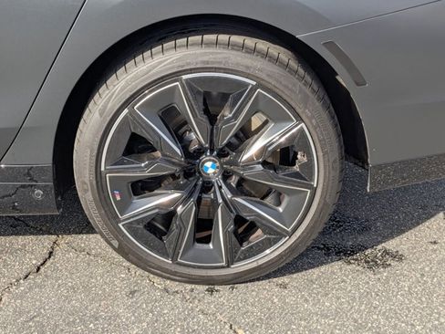 Used 2024 BMW 760i xDrive w/ Executive Package image 23