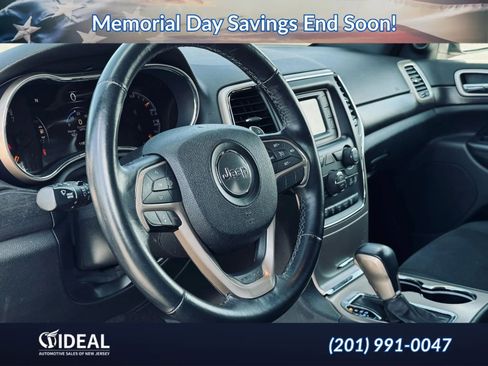 Used 2017 Jeep Grand Cherokee Laredo w/ Quick Order Package 23E AWD/4WD image 9