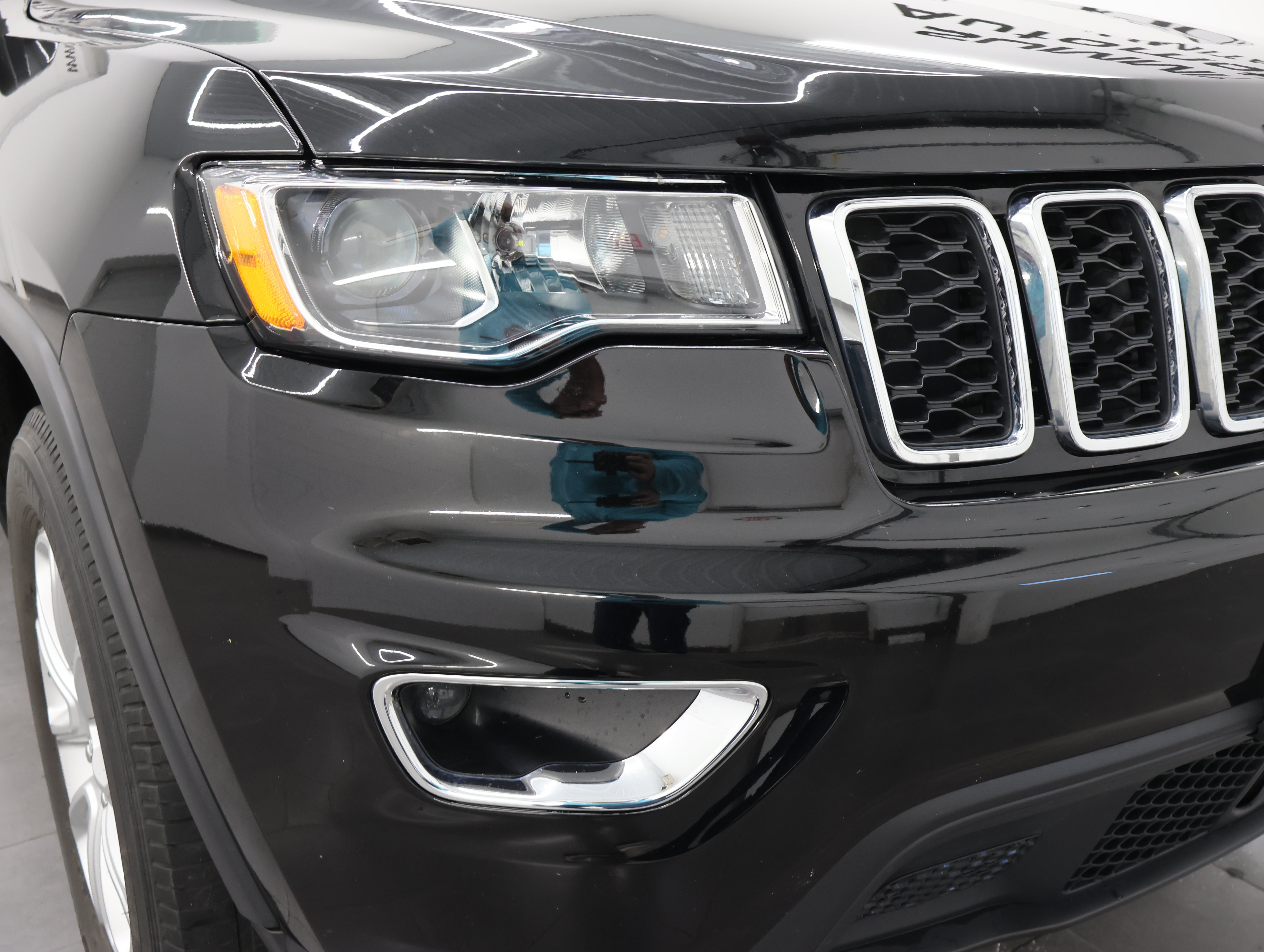 Used 2021 Jeep Grand Cherokee Laredo AWD/4WD image 22