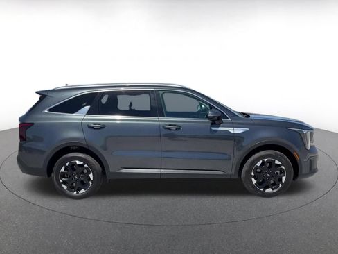 Used 2024 Kia Sorento S AWD/4WD image 16