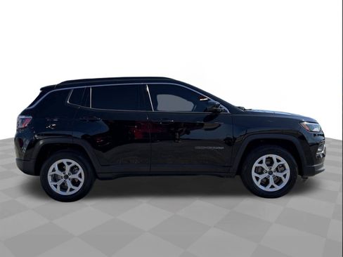 Used 2025 Jeep Compass Latitude AWD/4WD image 6