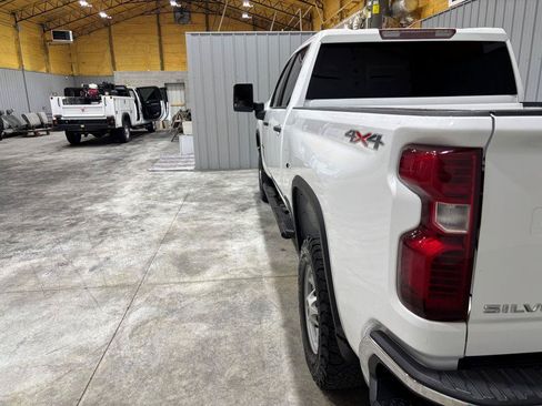 Used 2022 Chevrolet Silverado 2500 W/T w/ WT Convenience Package AWD/4WD image 9
