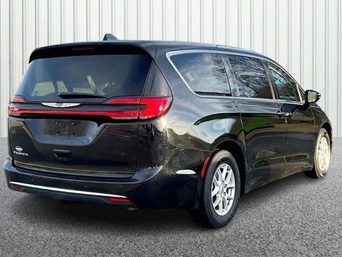 Used 2024 Chrysler Pacifica Touring-L FWD image 12