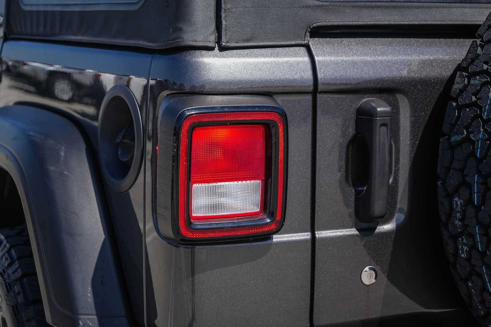 Used 2022 Jeep Wrangler Unlimited Sport AWD/4WD image 9