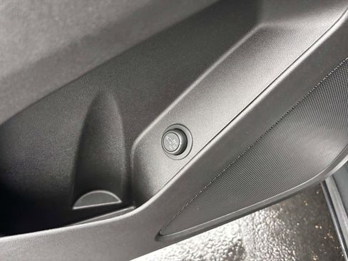 Used 2019 Chevrolet Equinox LT image 16