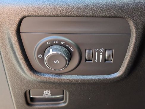 Used 2025 Jeep Grand Cherokee L Limited image 24