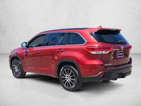 Used 2017 Toyota Highlander SE AWD/4WD image 9