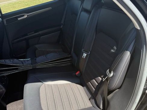 Used 2017 Ford Fusion SE w/ Equipment Group 201A image 6