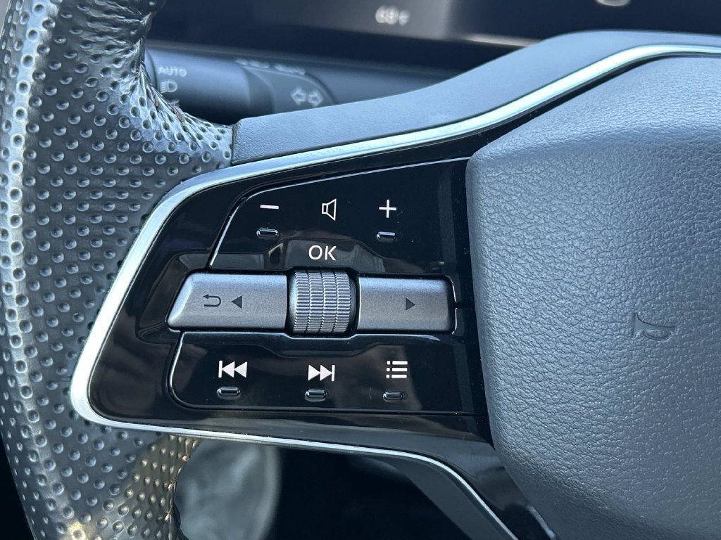 Certified 2025 Nissan Ariya AWD image 22