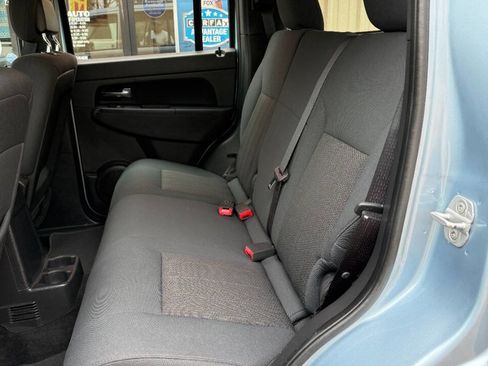 Used 2012 Jeep Liberty Sport image 13