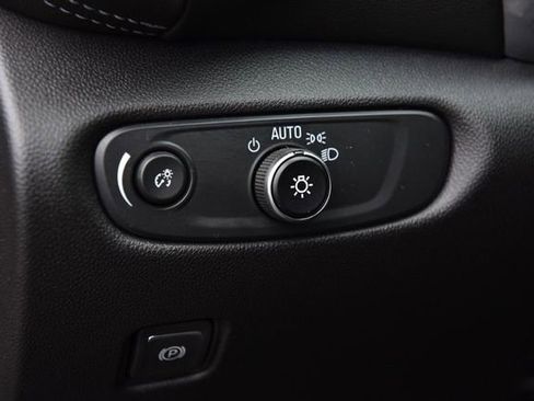 Used 2025 Chevrolet Blazer LT AWD/4WD image 9