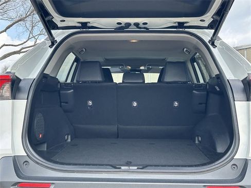 Used 2020 Toyota RAV4 XLE Premium image 31