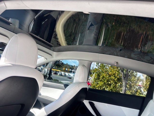 Used 2022 Tesla Model Y Long Range AWD/4WD image 16