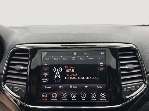 Used 2021 Jeep Grand Cherokee Laredo X image 15