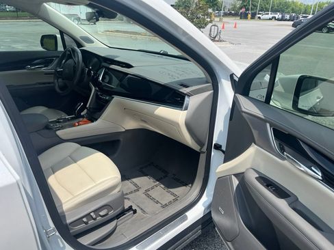 Used 2024 Cadillac XT6 Premium Luxury AWD/4WD image 5