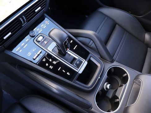 Used 2019 Porsche Cayenne S image 55