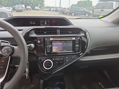 Used 2018 Toyota Prius C Two w/ Carpet Mat Package FWD image 15