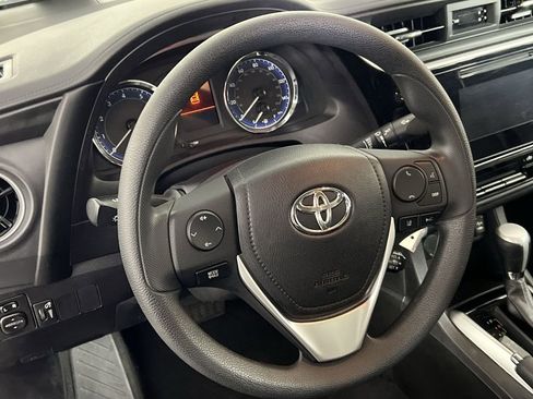 Used 2019 Toyota Corolla LE image 11