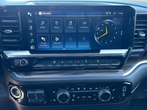 Used 2024 Chevrolet Silverado 2500 LT w/ Convenience Package image 9