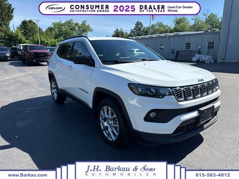Used 2024 Jeep Compass Latitude AWD/4WD image 1