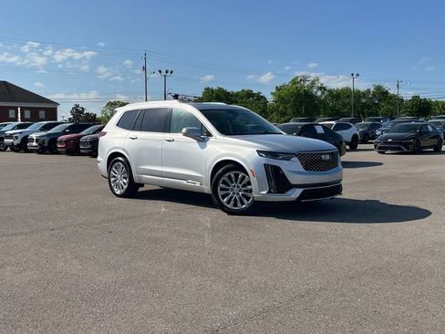 Used 2020 Cadillac XT6 Premium Luxury FWD image 2