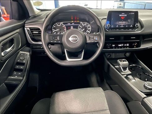 Used 2024 Nissan Rogue SV AWD/4WD image 18
