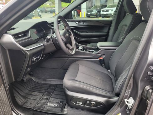 Used 2025 Jeep Grand Cherokee L Laredo w/ Luxury Tech Group I RWD image 18
