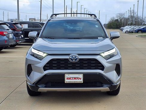 Used 2022 Toyota RAV4 SE image 5