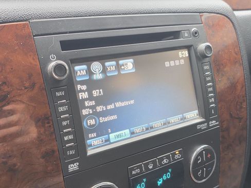 Used 2012 Chevrolet Avalanche LTZ AWD/4WD image 18