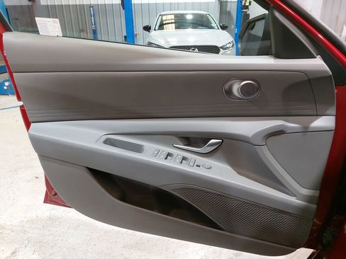 Certified 2025 Hyundai Elantra Hybrid FWD image 28