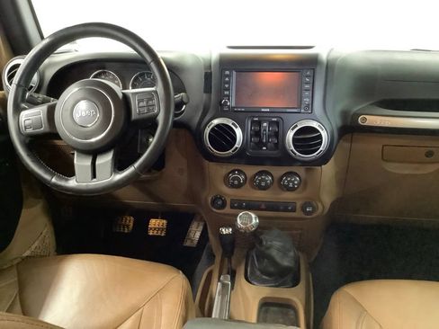 Used 2015 Jeep Wrangler Unlimited Rubicon AWD/4WD image 31