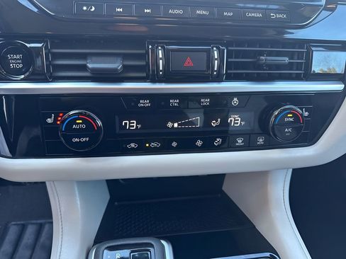 Used 2025 Nissan Pathfinder SL AWD/4WD image 26