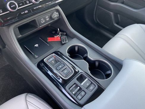 Used 2025 Honda Pilot Touring image 40