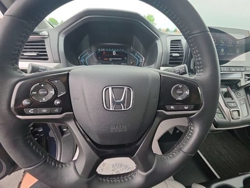 Used 2023 Honda Odyssey Touring image 17