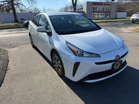 Used 2021 Toyota Prius LE image 3