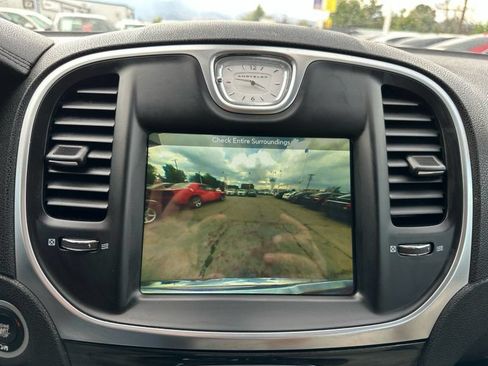 Used 2017 Chrysler 300 Limited AWD/4WD image 18
