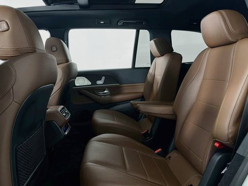 Certified 2024 Mercedes-Benz GLS 450 4MATIC image 8