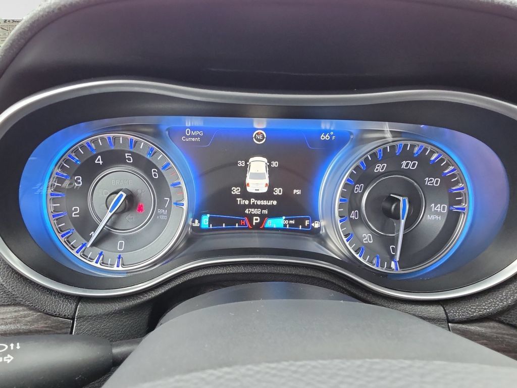 Used 2016 Chrysler 300 Limited RWD image 19
