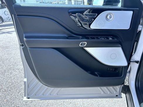 Used 2024 Lincoln Aviator Reserve w/ Equipment Group 201A AWD/4WD image 9