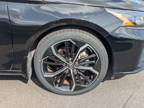 Used 2023 Nissan Altima 2.5 SR w/ SR Premium Package FWD image 11