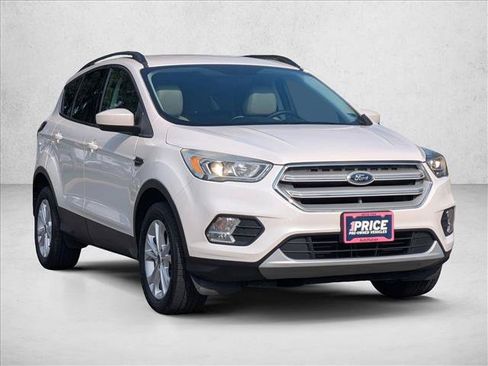 Used 2017 Ford Escape SE w/ SE Leather Comfort Package FWD image 3