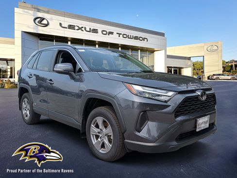 Used 2025 Toyota RAV4 LE AWD/4WD image 1