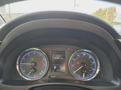 Used 2018 Toyota Corolla LE image 19