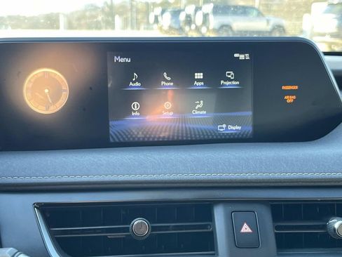 Used 2019 Lexus UX 200 image 30