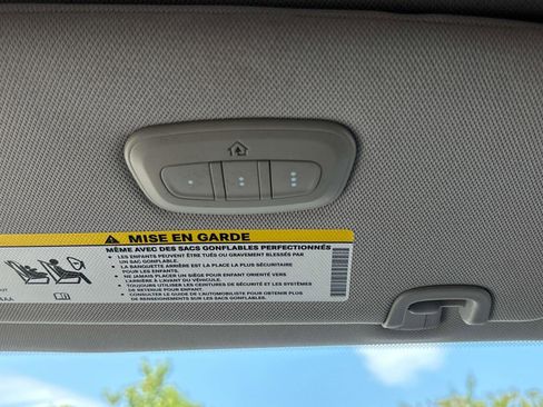 Used 2018 Chrysler Pacifica Limited image 29