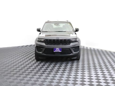 Used 2022 Jeep Grand Cherokee Altitude AWD/4WD image 4