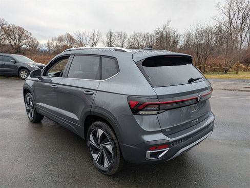 New 2026 Volkswagen Taos SE image 5